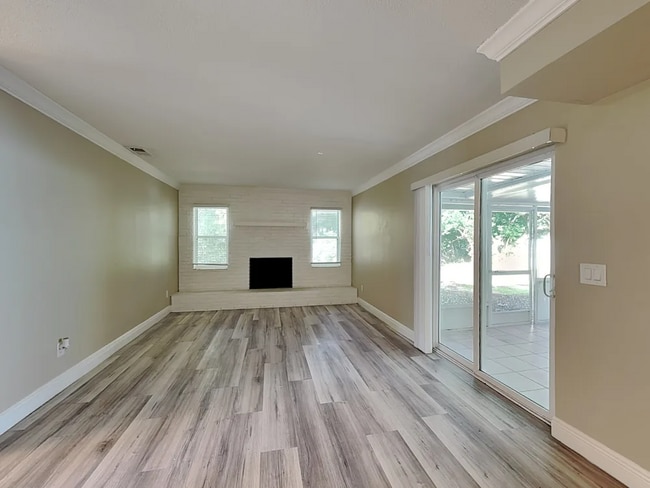 Building Photo - 1556 Nottingham Dr