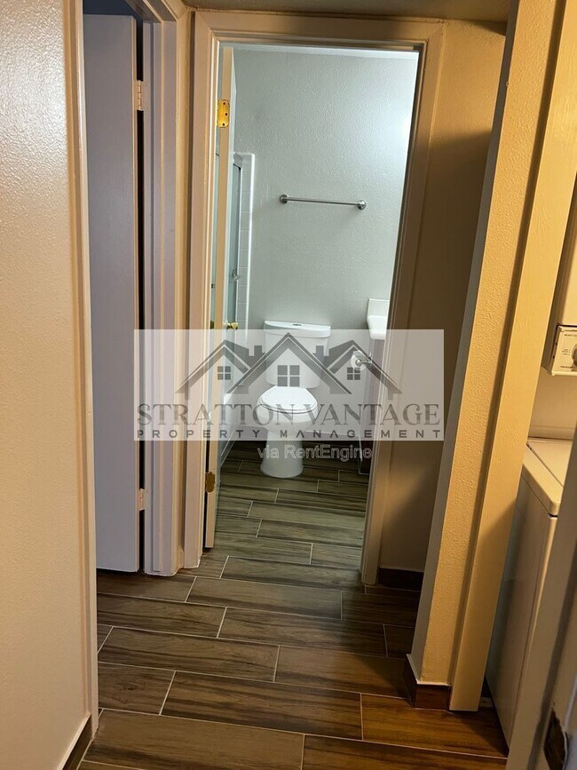 Building Photo - 424 W Brown Rd