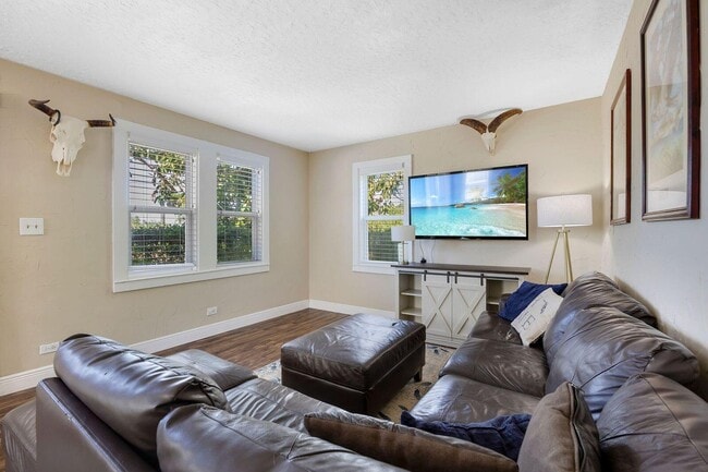 Building Photo - 1425 E Crisafulli Rd