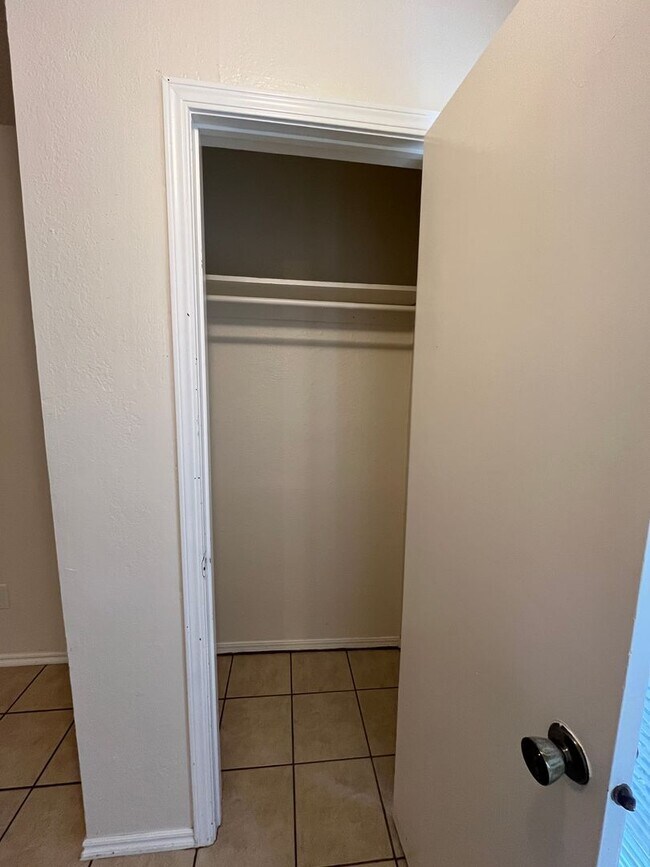 Building Photo - 905-907 Aspen