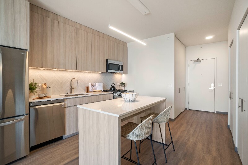 Primary Photo - 541 S Damen Ave