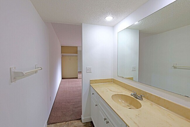 Building Photo - Parkwoods 12351-2