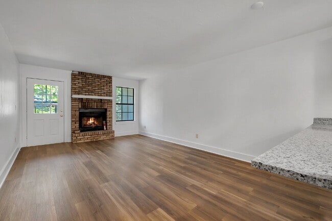 Building Photo - 2 bed/ 2 bath near Apalachee Pkwy!