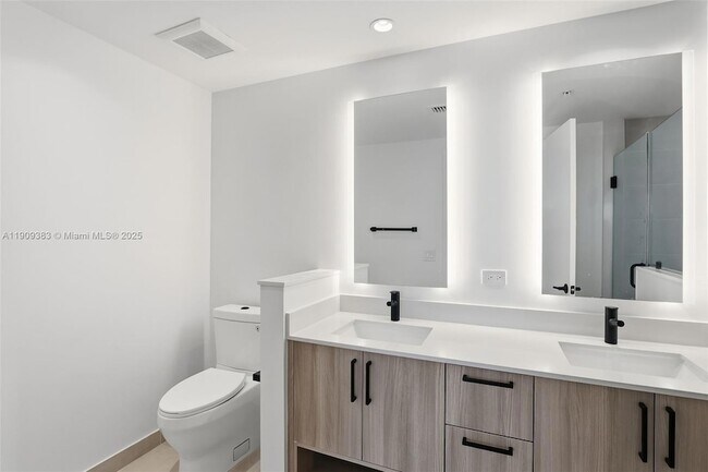 Building Photo - 3900 Alton Rd