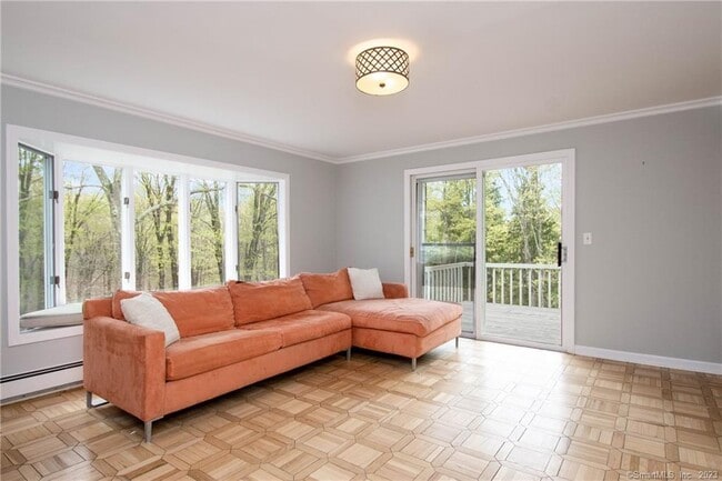 Building Photo - 241 Maple Rd