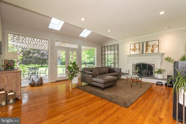 Building Photo - 8809 Saunders Ln