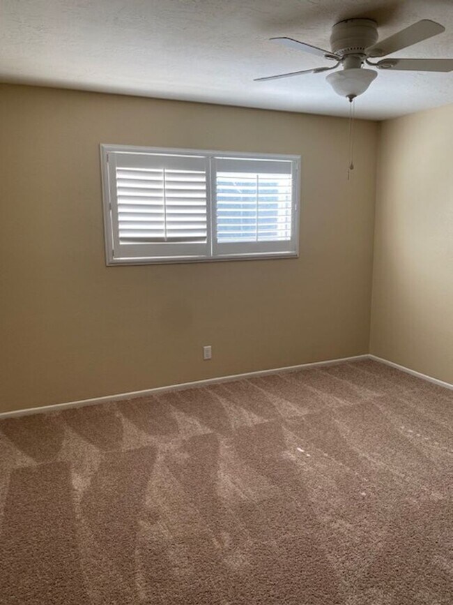 Building Photo - 2 Bed, 1 Bath single story duplex