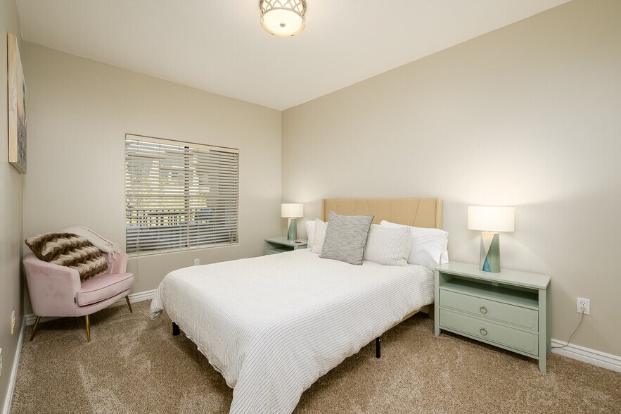 Building Photo - 5350 E Deer Valley Dr