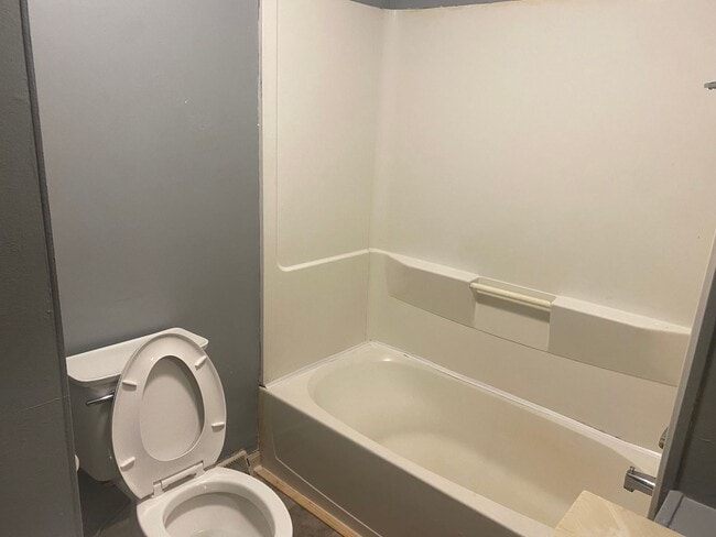 Building Photo - 103 N 10th St