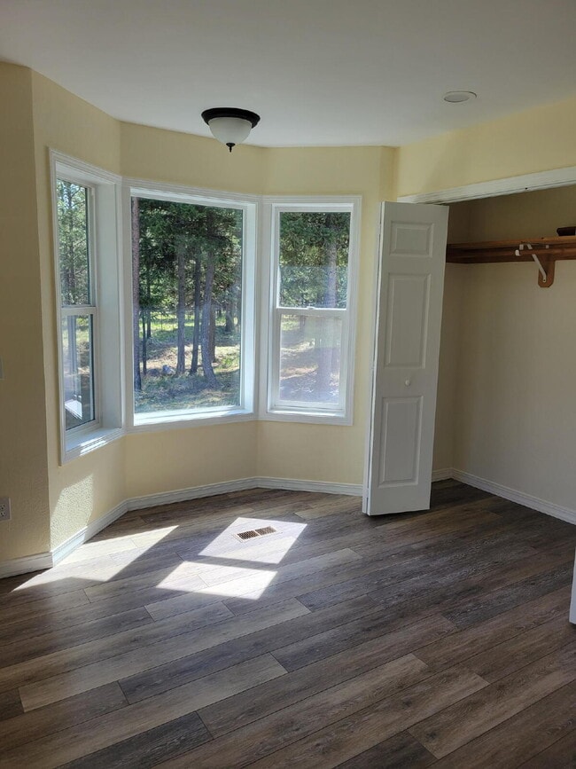 Building Photo - 2 Bedroom, 2 Bath