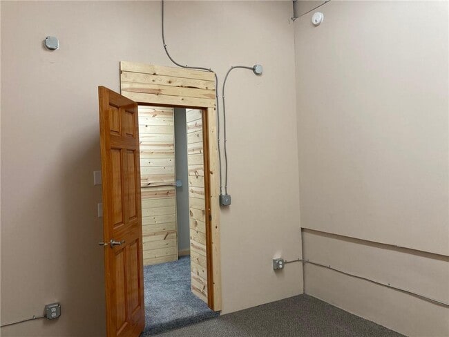 Building Photo - 219 6th St