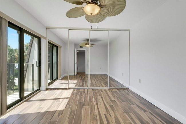 Building Photo - 2324 23rd Ct