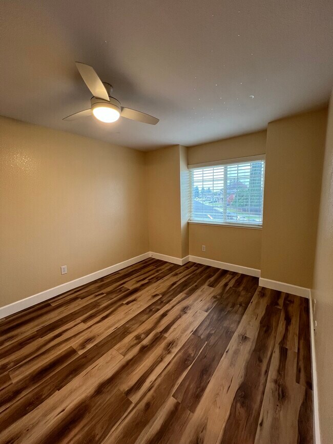 Building Photo - 827 Notre Dame Dr