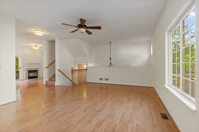 Building Photo - 71 Monarch Dr