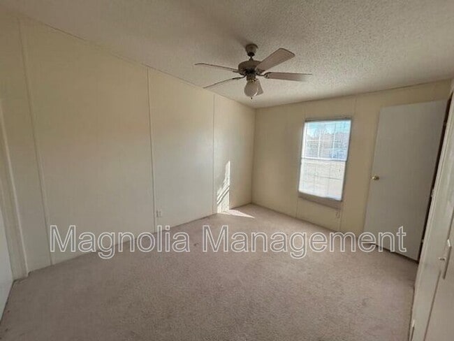 Building Photo - 156 Daffodil Dr