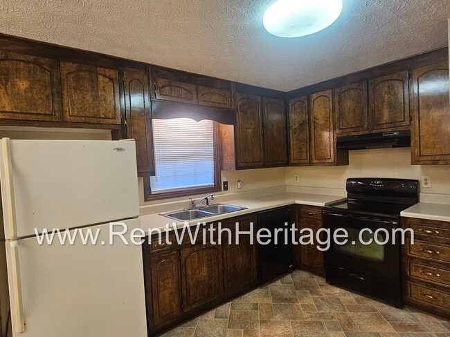 Building Photo - WOW! GORGEOUS HOME / PARTIAL FINISHED BASEMENT / RESORT STYLE POOL/ ALEXANDER HIGH SCHOOL