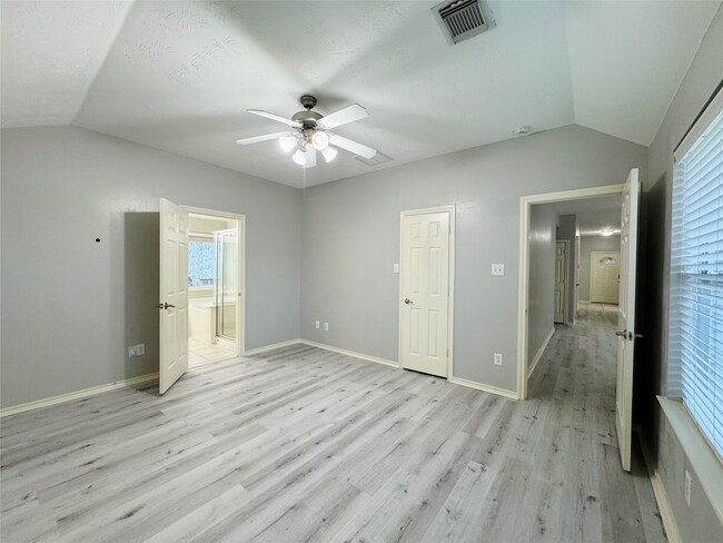 Building Photo - 24631 Hampton Lakes Dr
