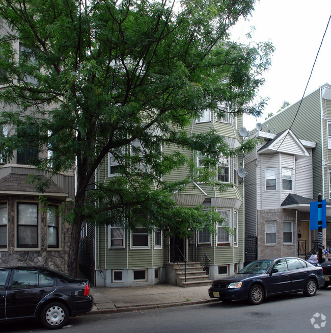 Building Photo - 335 Lafayette St