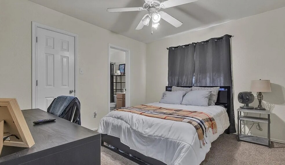 Building Photo - 897 Sagewood Trl