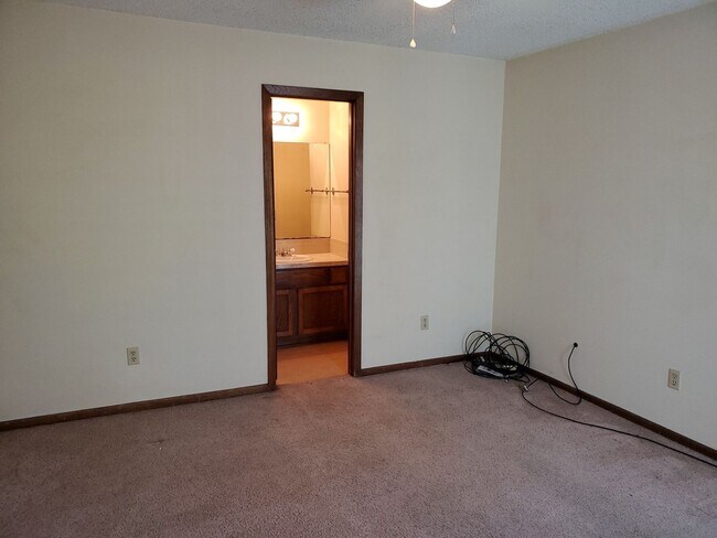 Building Photo - 2428 S Capri St