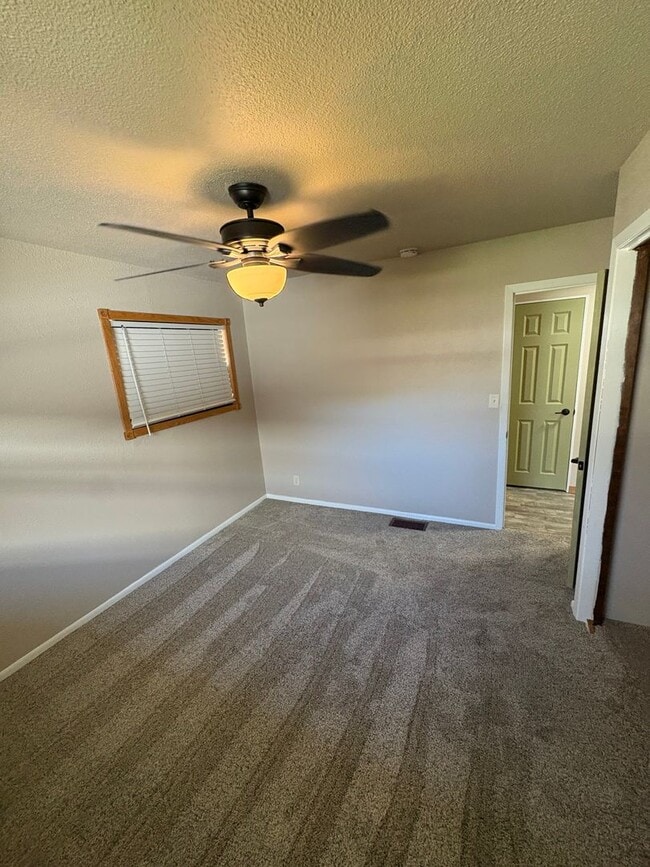 Building Photo - 4 Bedroom Home