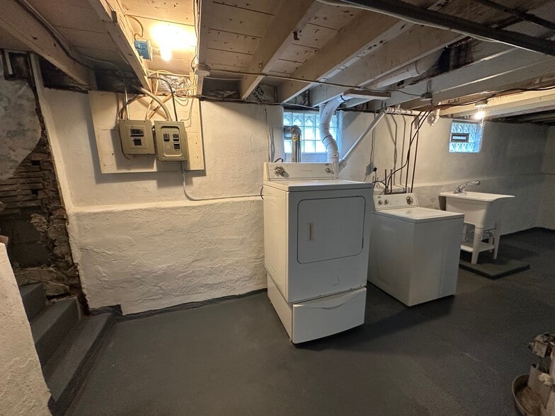 Building Photo - 18108 Harland Ave