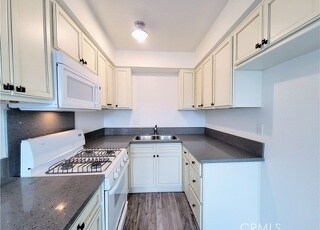 Building Photo - 5050 Linden Ave