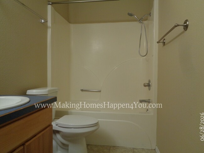 Building Photo - 260 SW Oregon Trail Dr