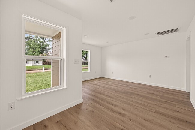 Building Photo - 3922 Alsace St