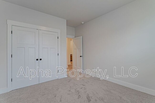 Building Photo - 1554 Shallons Ct