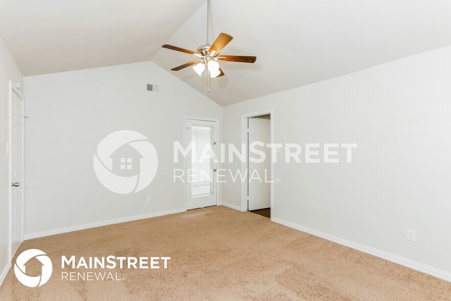 Building Photo - 2401 Cypress Dr