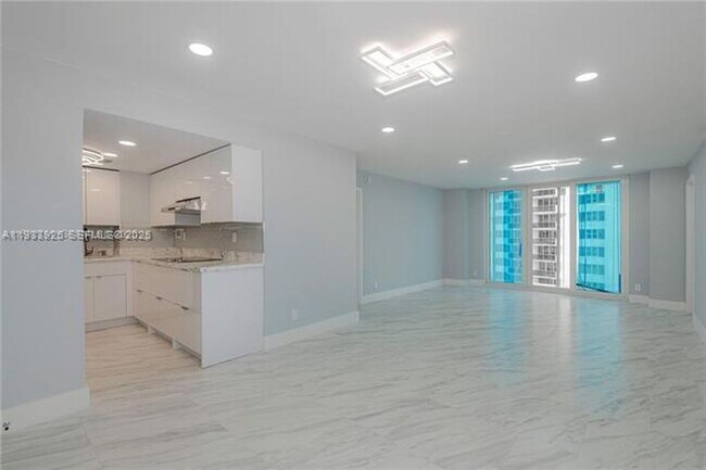 Building Photo - 3180 S Ocean Dr