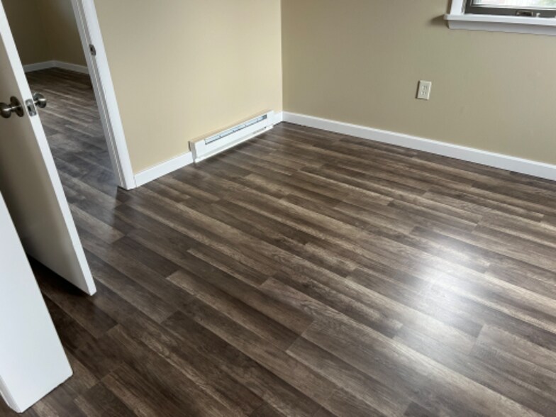 Building Photo - 130 S Apple St