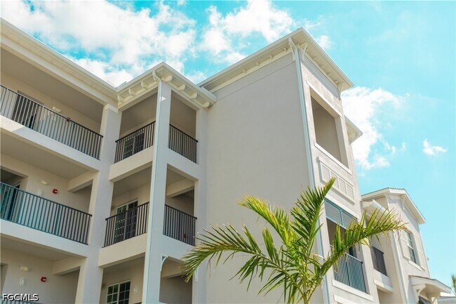 Building Photo - 15375 Grn Acrs Ave