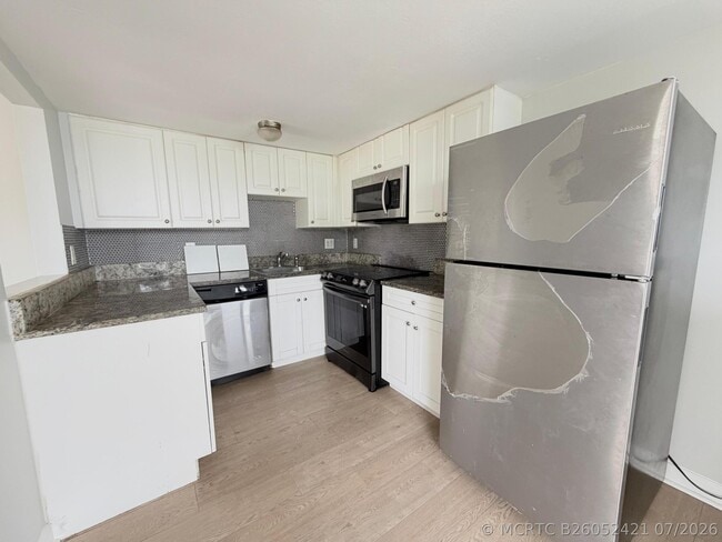 Building Photo - 1501 Crescent Cir