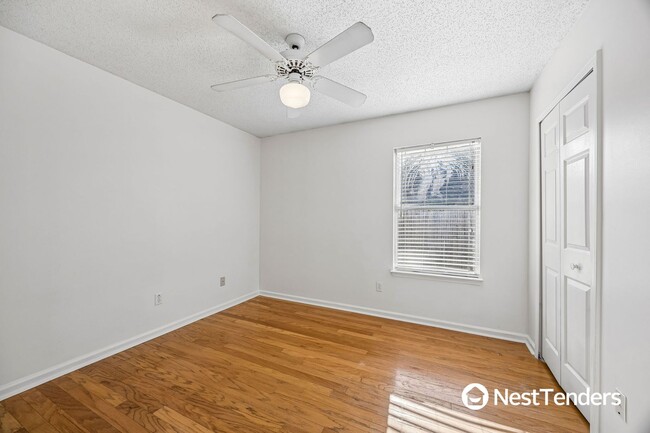 Building Photo - Great Location Near Town Center!