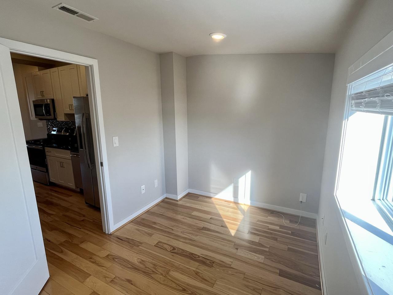 Building Photo - 1247 Penn St NE