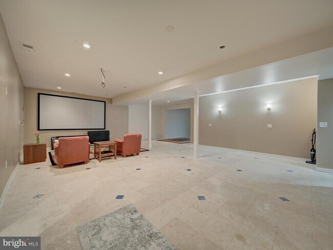 Building Photo - 9205 Frst Grns Dr