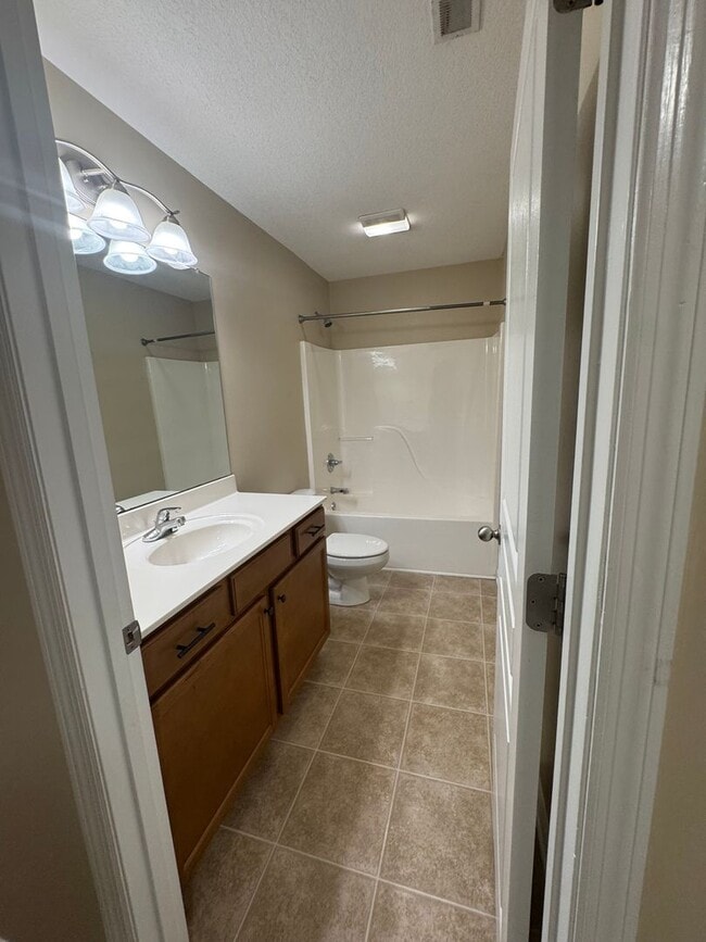 Building Photo - Spacious home in a great Ooltewah neighbor...
