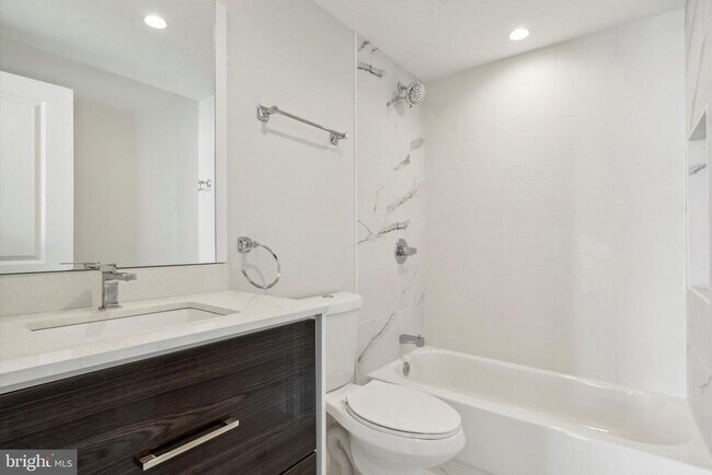 Building Photo - 1223 N 7th St