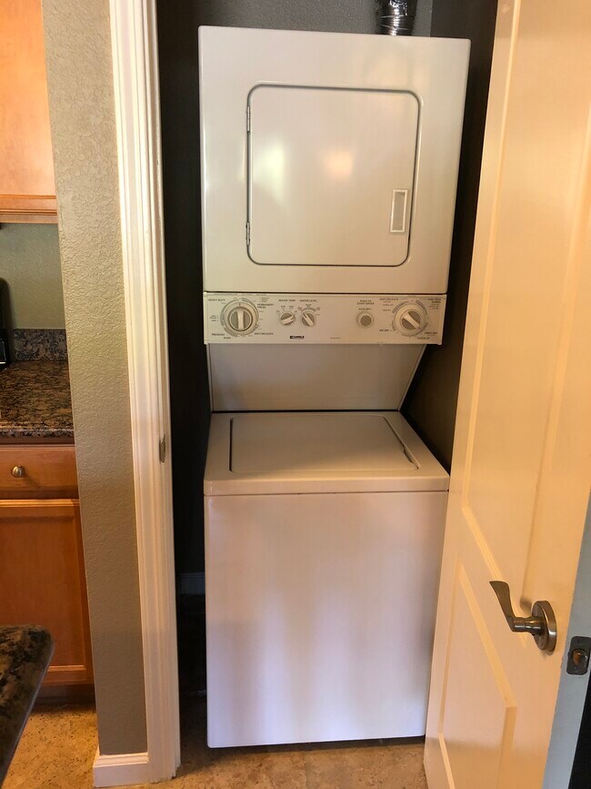 Washer/Dryer - 210 Reflections Dr