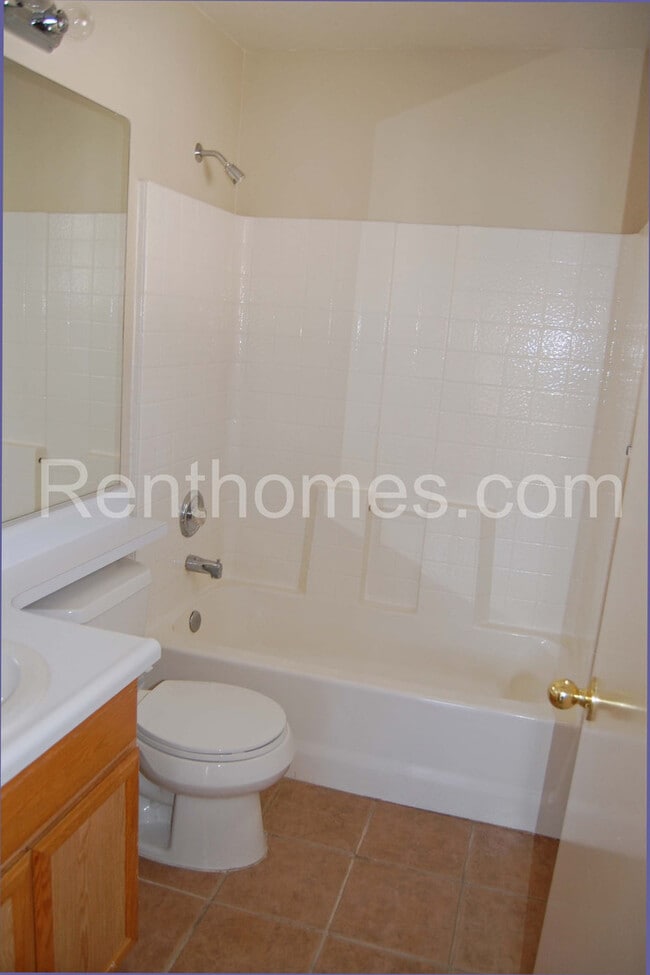 Building Photo - 11867 Spruce Run Dr