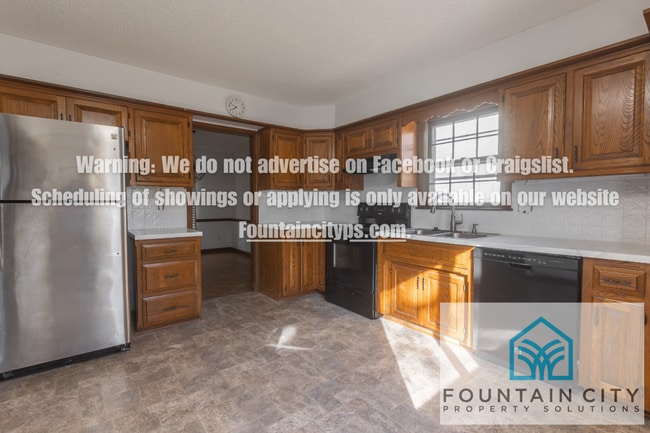 Building Photo - 807 Laurel Ave