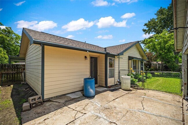 Building Photo - 1426 Maroby St