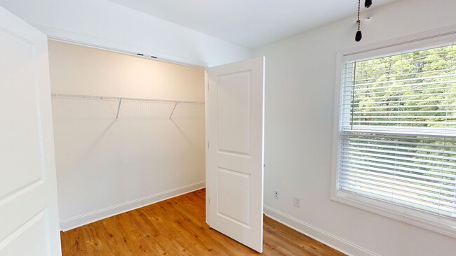 Building Photo - Newer 2 Bedroom Columbia Townhome with Bea...