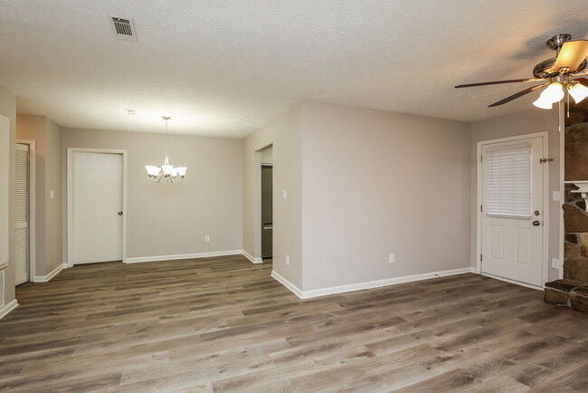 Building Photo - 346 Paula Ct