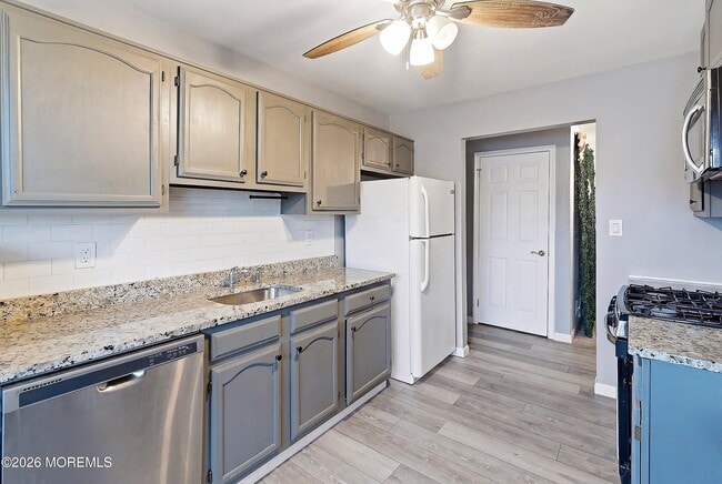 Building Photo - 65 Briarwood Ct
