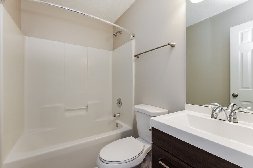 Building Photo - 3900 Golden Rod Ct