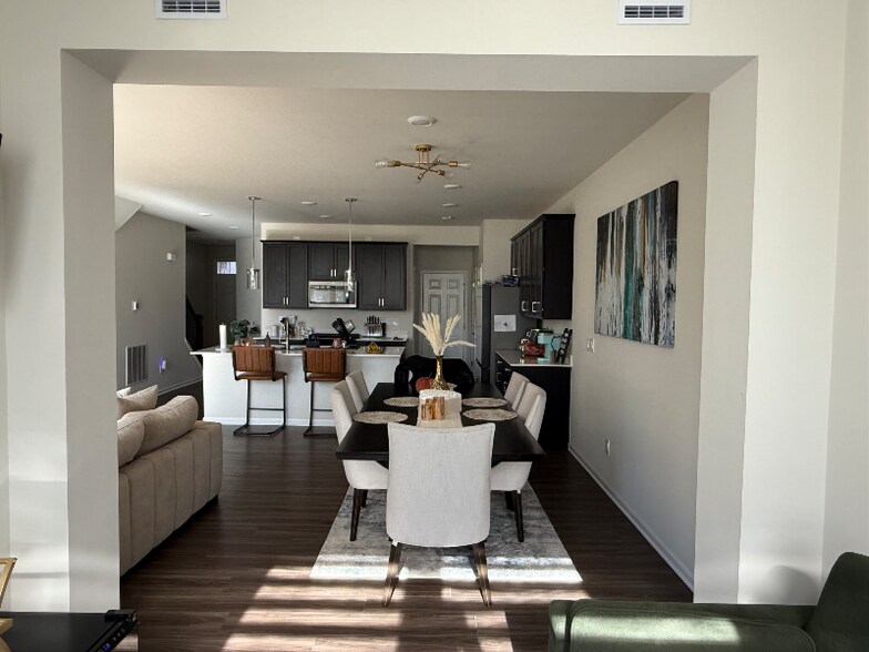 Building Photo - 421 Addison Cir