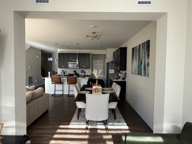 Building Photo - 421 Addison Cir